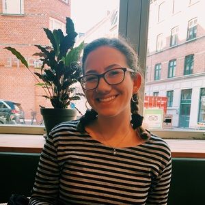 Meet your Posher, Iris